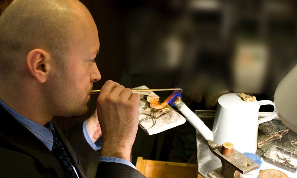 gd54cc0d1c1880ad9204e81e84cca8d08f537da290ac6db757812d8c7ffec63edf07af8c839b2eb85cc27b81416ab3887_1280-829073 goldsmith, handmade, jewellery, brown jewelry, goldsmith, goldsmith, goldsmith, goldsmith, goldsmith